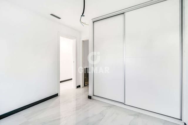 3 quarto Apartamento para venda em Puerto Banus, Marbella com piscina - 790 000 € (Ref: 9747389)