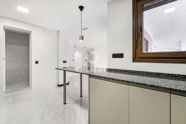 3 quarto Apartamento para venda em Puerto Banus, Marbella com piscina - 790 000 € (Ref: 9747389)