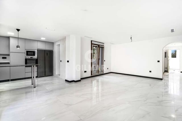 3 quarto Apartamento para venda em Puerto Banus, Marbella com piscina - 790 000 € (Ref: 9747389)