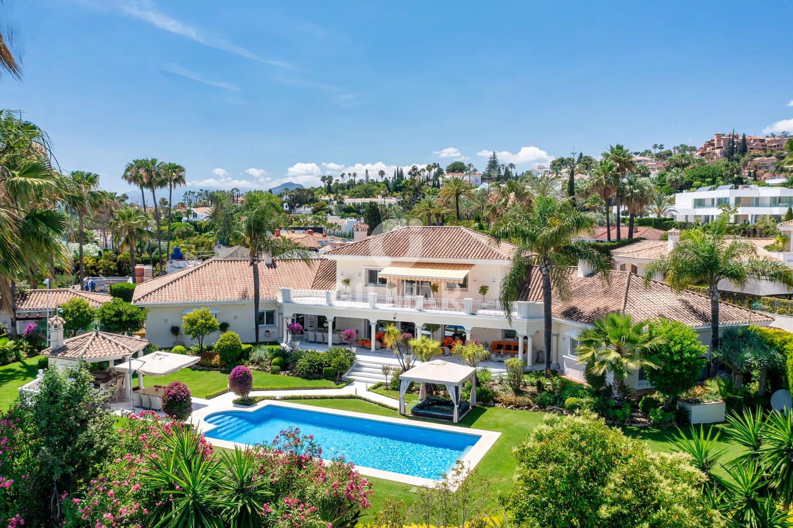 6 bedroom Villa for sale in Nueva Andalucia with pool garage - € 6,400,000 (Ref: 9747390)