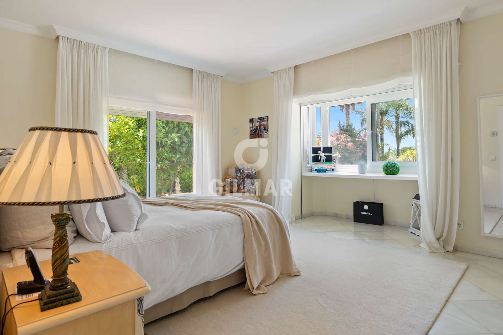 6 bedroom Villa for sale in Nueva Andalucia with pool garage - € 6,400,000 (Ref: 9747390)