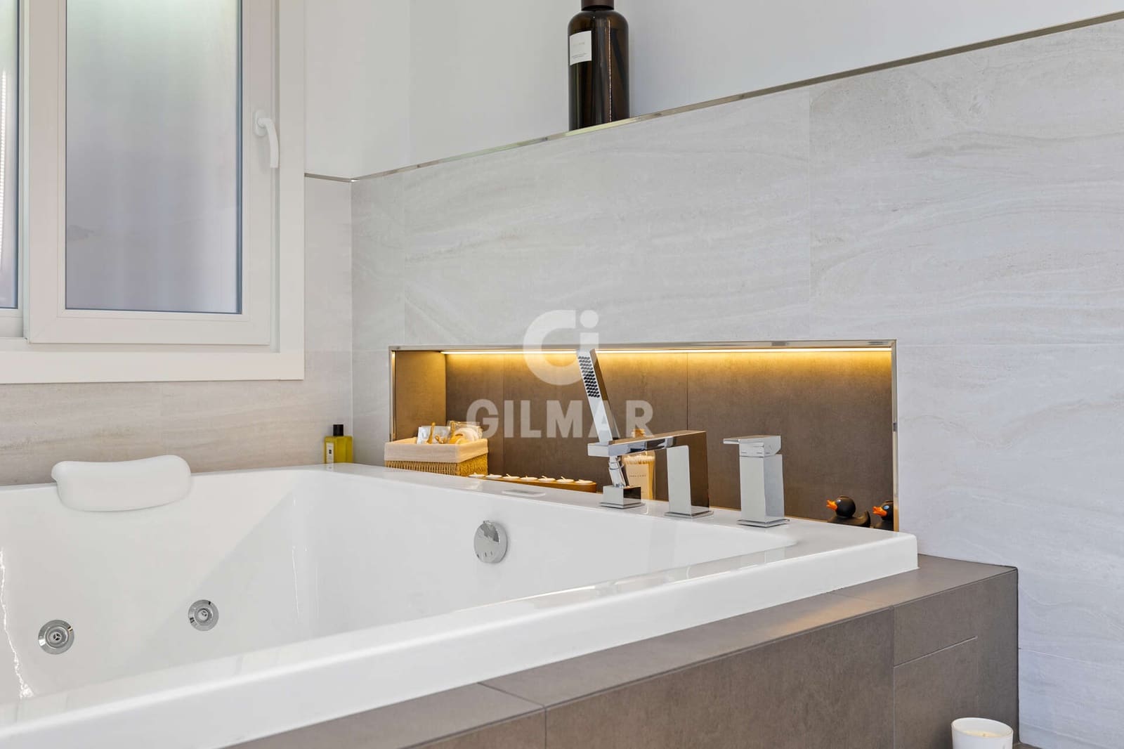 6 bedroom Villa for sale in Nueva Andalucia with pool garage - € 6,400,000 (Ref: 9747390)