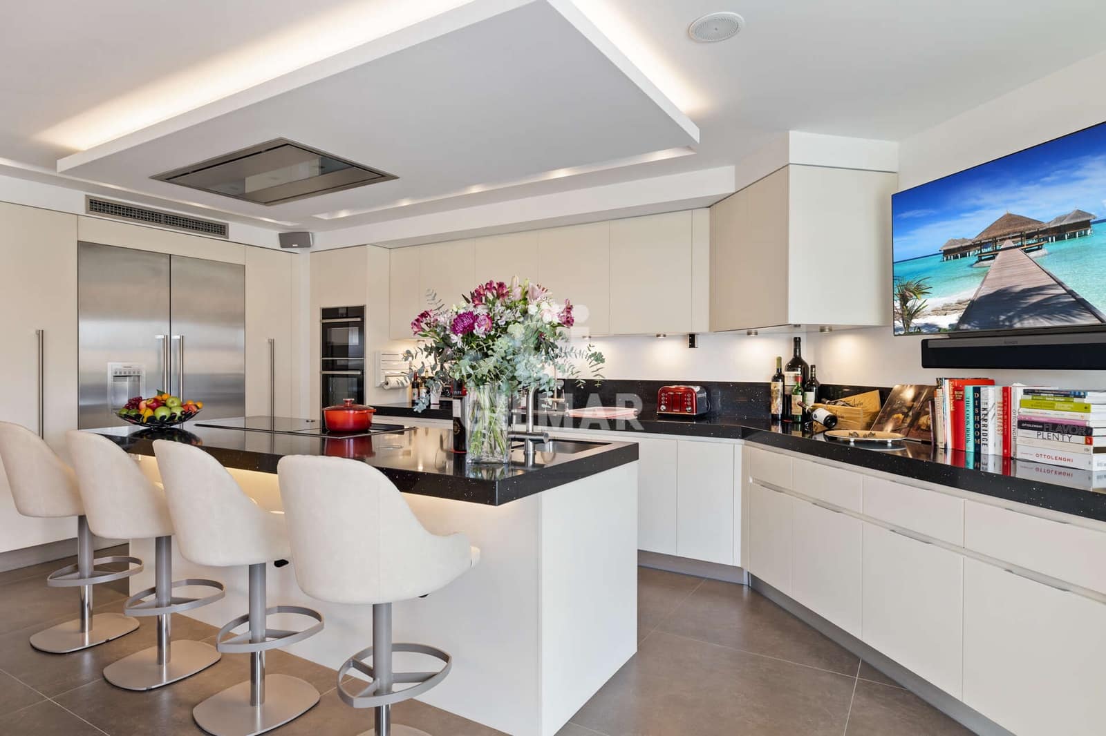 6 bedroom Villa for sale in Nueva Andalucia with pool garage - € 6,400,000 (Ref: 9747390)