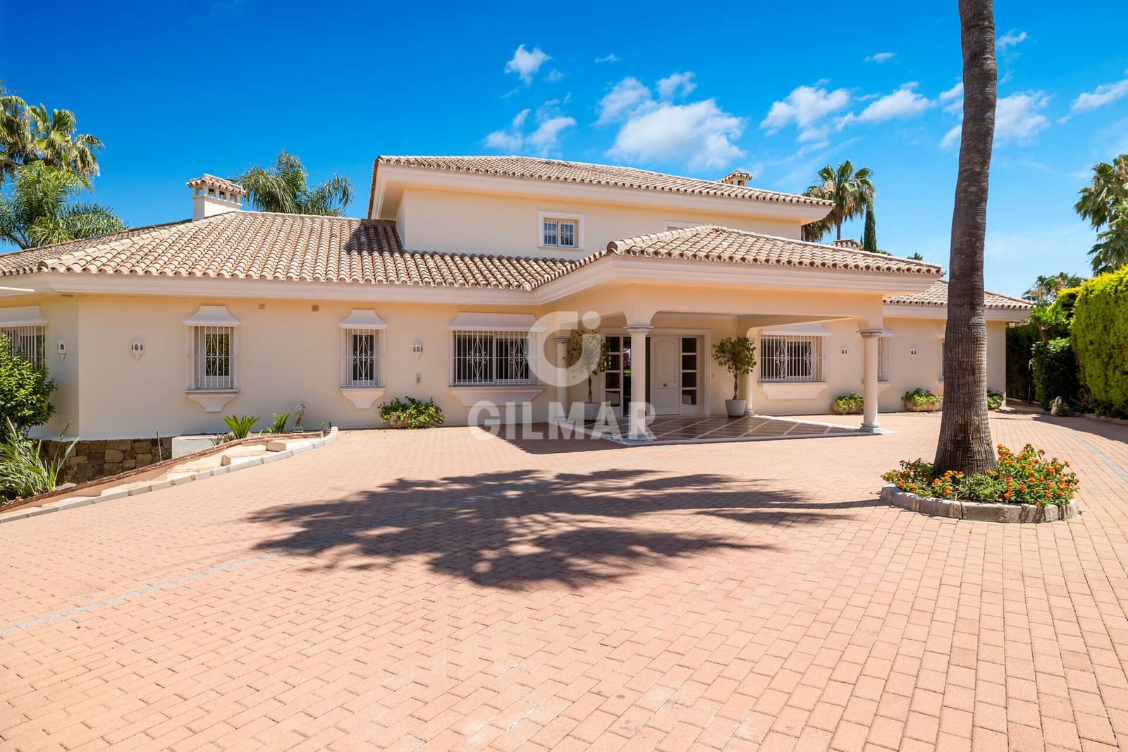 6 bedroom Villa for sale in Nueva Andalucia with pool garage - € 6,400,000 (Ref: 9747390)