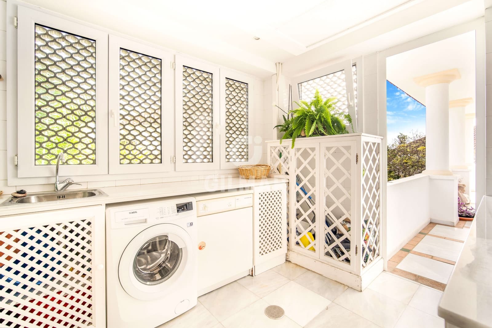 4 soveværelse Penthouse til salg i Golden Mile med swimmingpool garage - € 2.950.000 (Ref: 9747392)