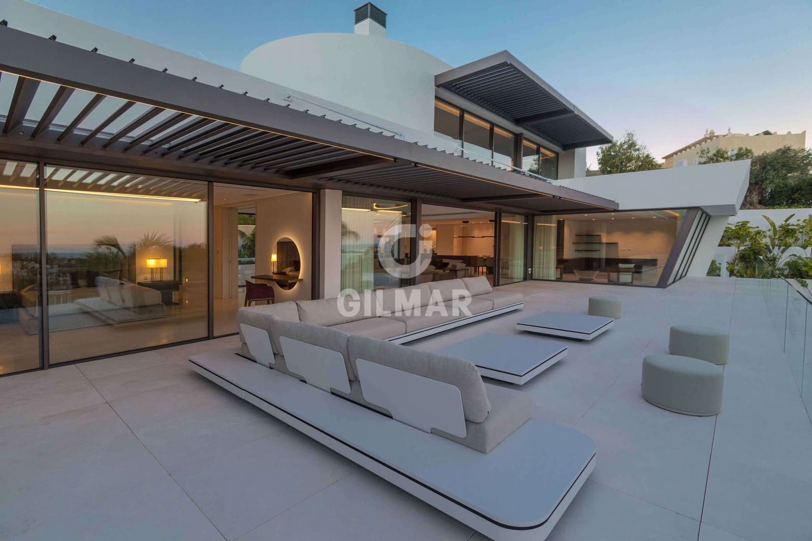 6 slaapkamer Villa te koop in Nueva Andalucia met zwembad garage - € 6.450.000 (Ref: 9747394)