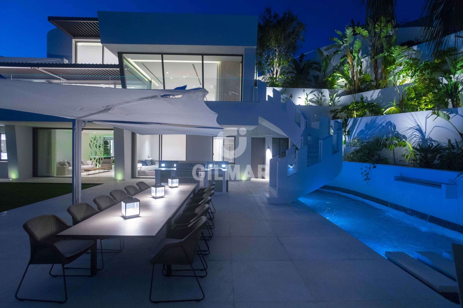 6 slaapkamer Villa te koop in Nueva Andalucia met zwembad garage - € 6.450.000 (Ref: 9747394)