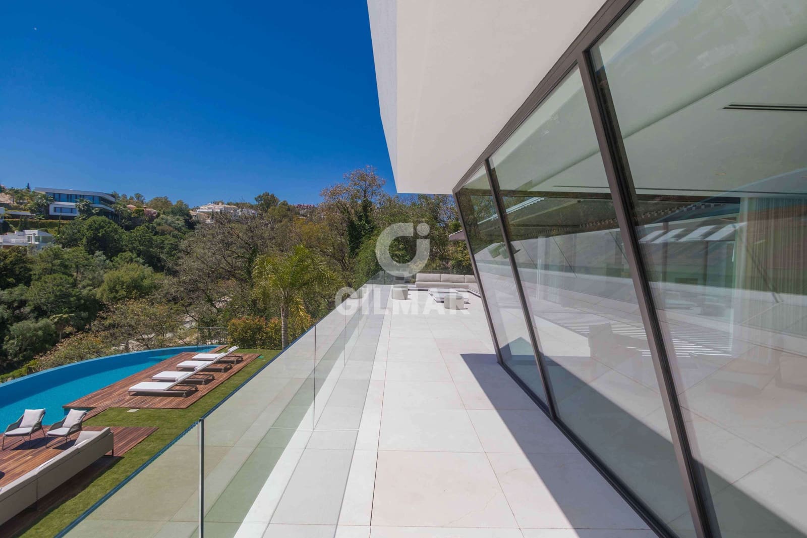 6 slaapkamer Villa te koop in Nueva Andalucia met zwembad garage - € 6.450.000 (Ref: 9747394)