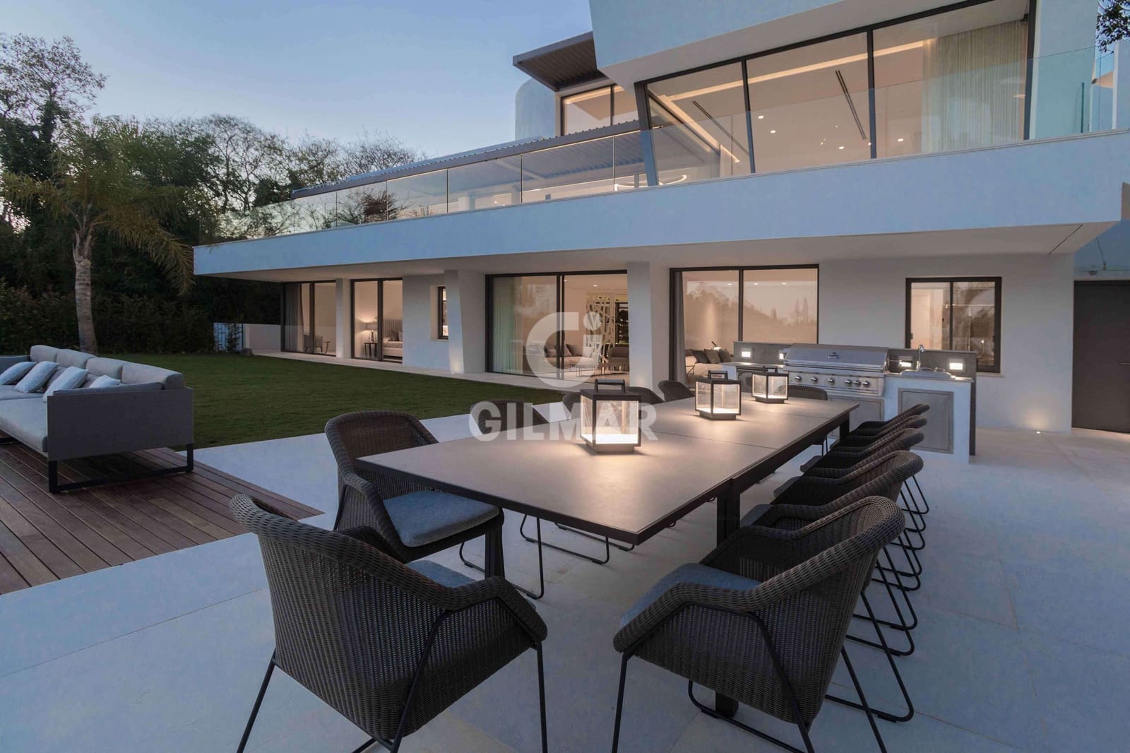 6 slaapkamer Villa te koop in Nueva Andalucia met zwembad garage - € 6.450.000 (Ref: 9747394)