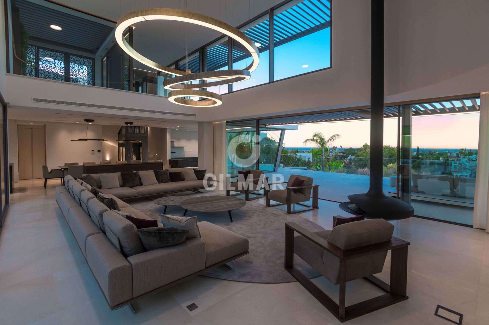 6 slaapkamer Villa te koop in Nueva Andalucia met zwembad garage - € 6.450.000 (Ref: 9747394)