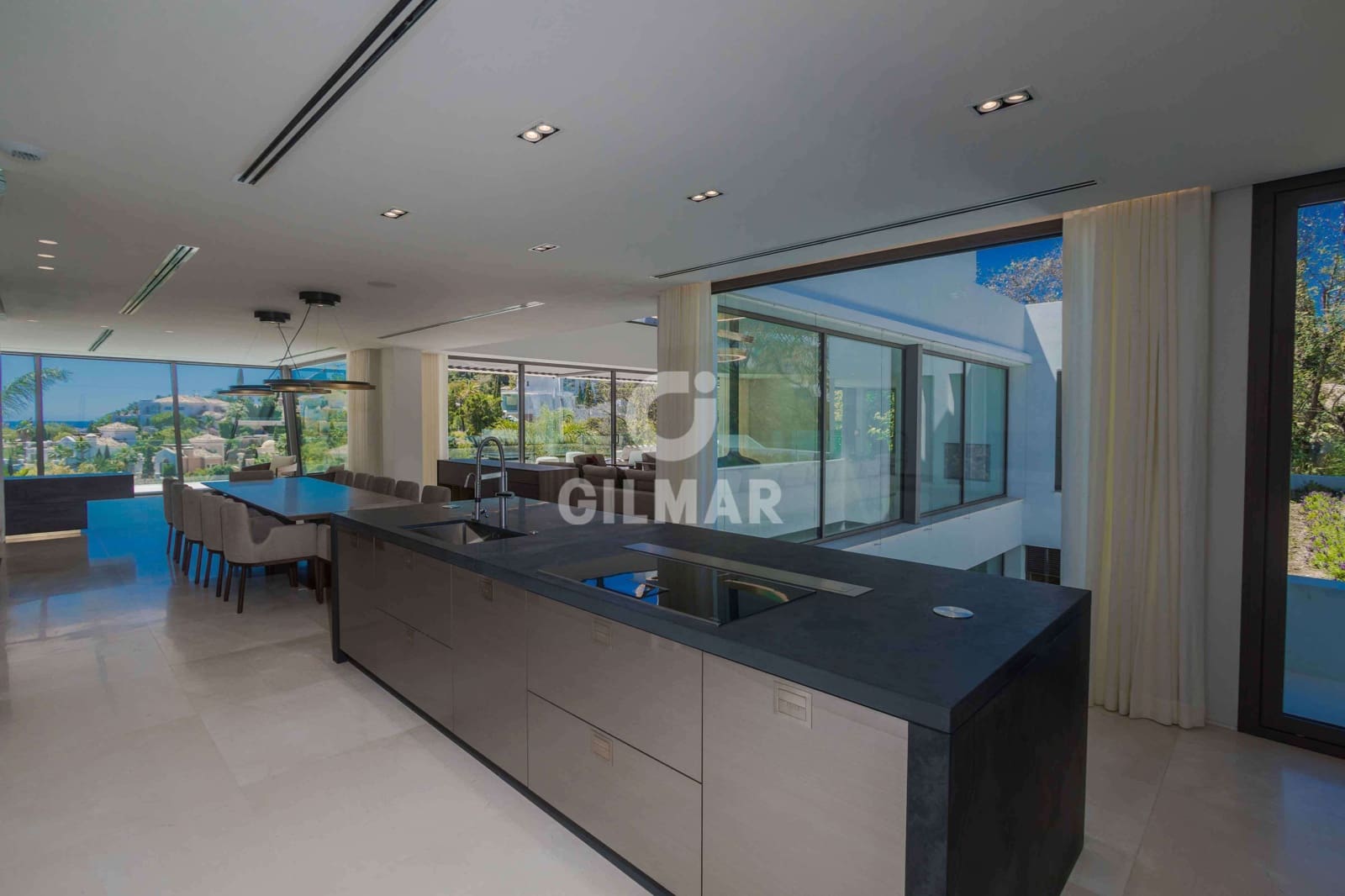 6 slaapkamer Villa te koop in Nueva Andalucia met zwembad garage - € 6.450.000 (Ref: 9747394)