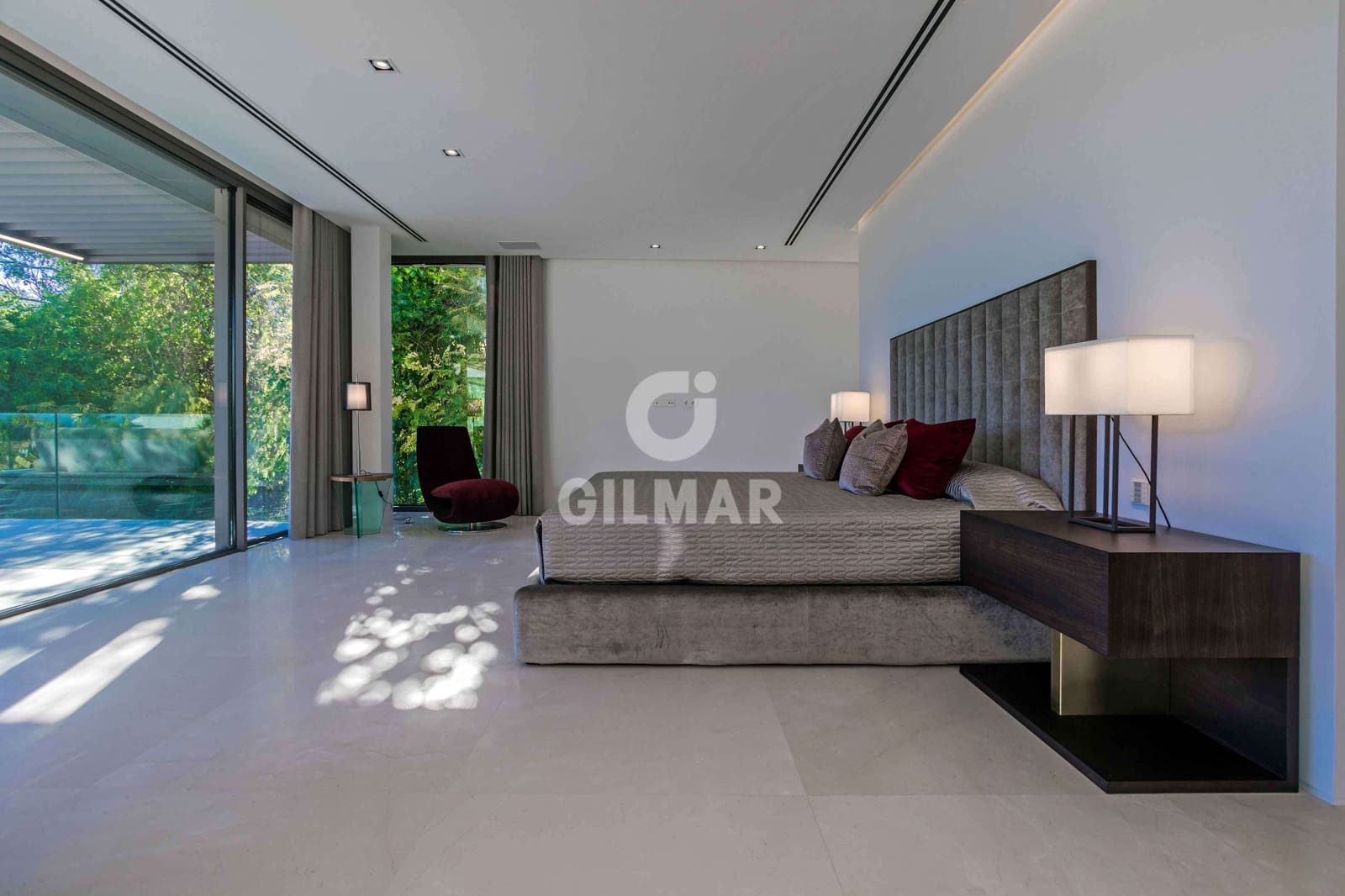 6 slaapkamer Villa te koop in Nueva Andalucia met zwembad garage - € 6.450.000 (Ref: 9747394)