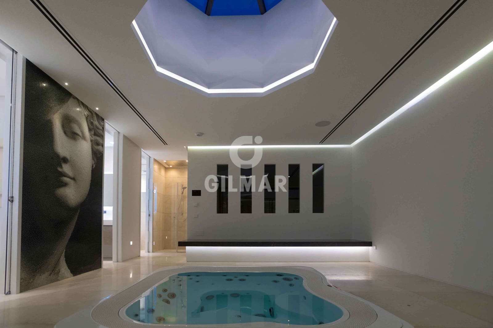 6 slaapkamer Villa te koop in Nueva Andalucia met zwembad garage - € 6.450.000 (Ref: 9747394)