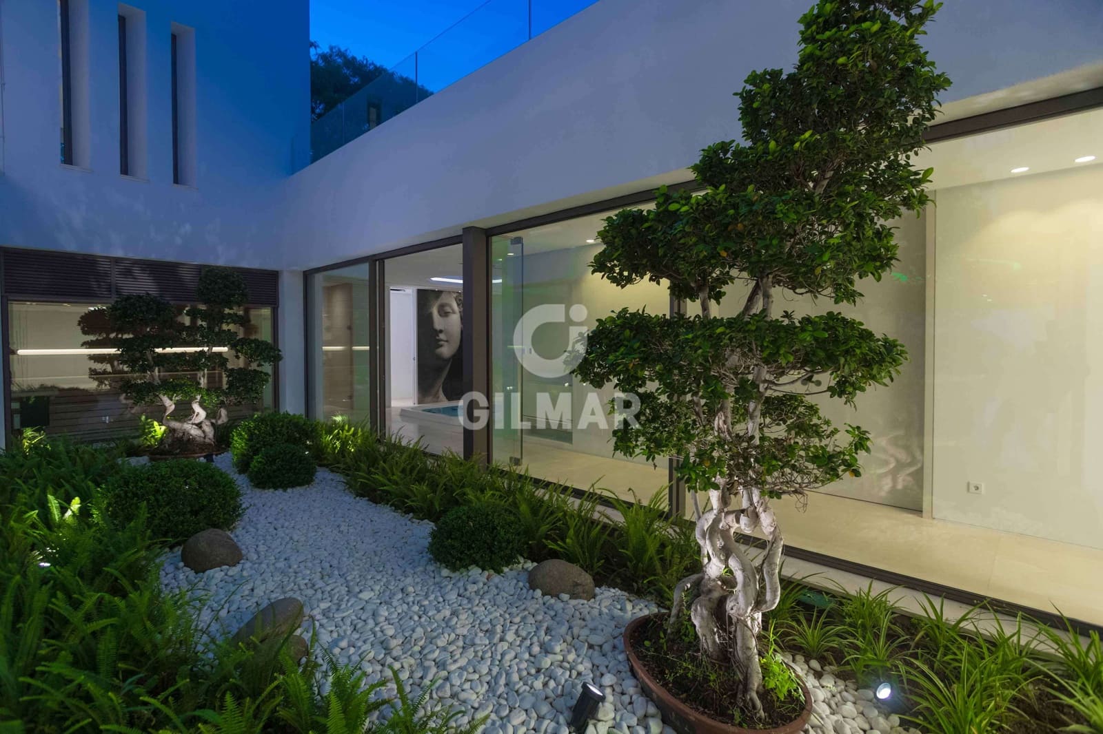 6 slaapkamer Villa te koop in Nueva Andalucia met zwembad garage - € 6.450.000 (Ref: 9747394)