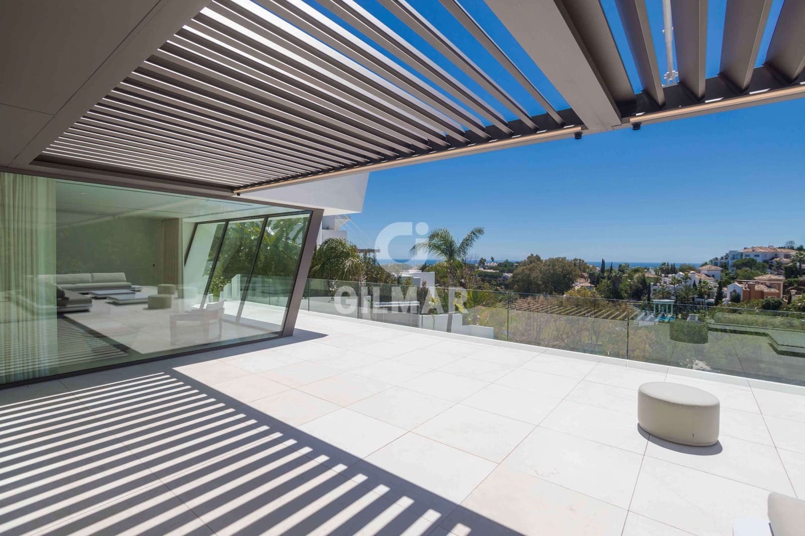 6 slaapkamer Villa te koop in Nueva Andalucia met zwembad garage - € 6.450.000 (Ref: 9747394)