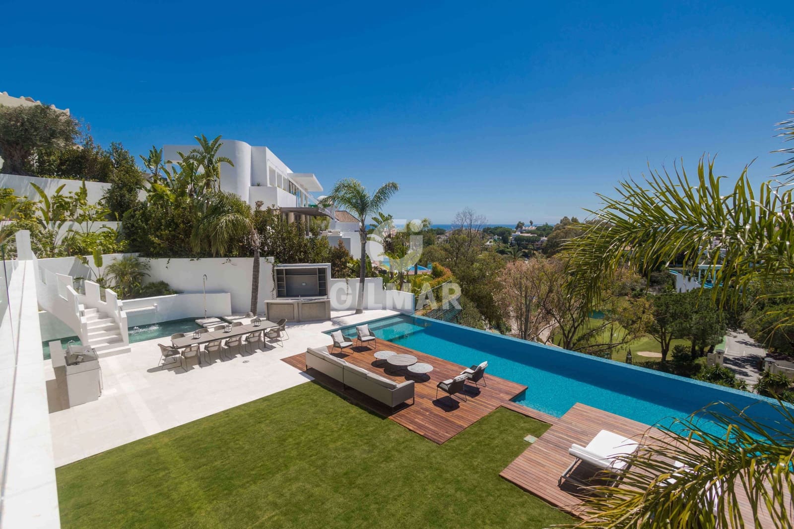 6 slaapkamer Villa te koop in Nueva Andalucia met zwembad garage - € 6.450.000 (Ref: 9747394)