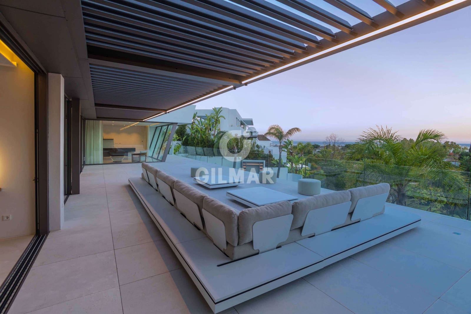 6 slaapkamer Villa te koop in Nueva Andalucia met zwembad garage - € 6.450.000 (Ref: 9747394)