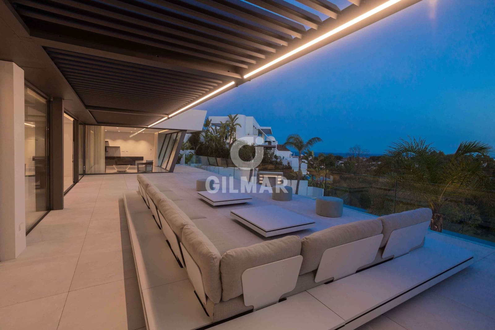 6 slaapkamer Villa te koop in Nueva Andalucia met zwembad garage - € 6.450.000 (Ref: 9747394)