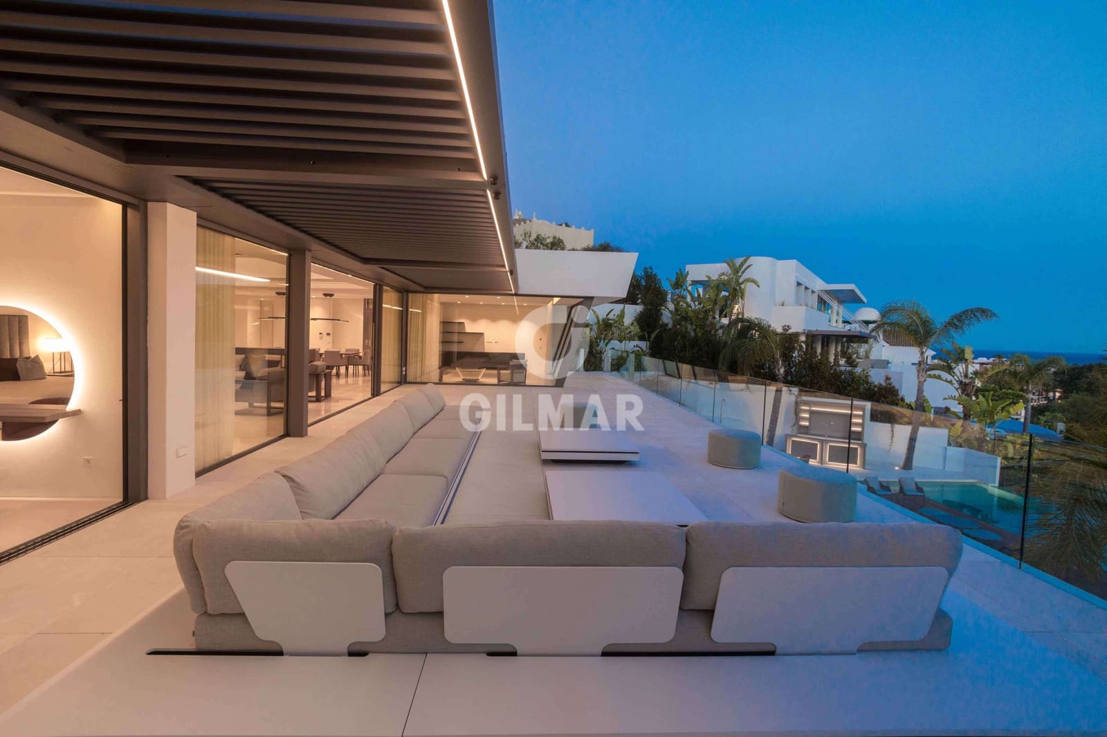 6 slaapkamer Villa te koop in Nueva Andalucia met zwembad garage - € 6.450.000 (Ref: 9747394)