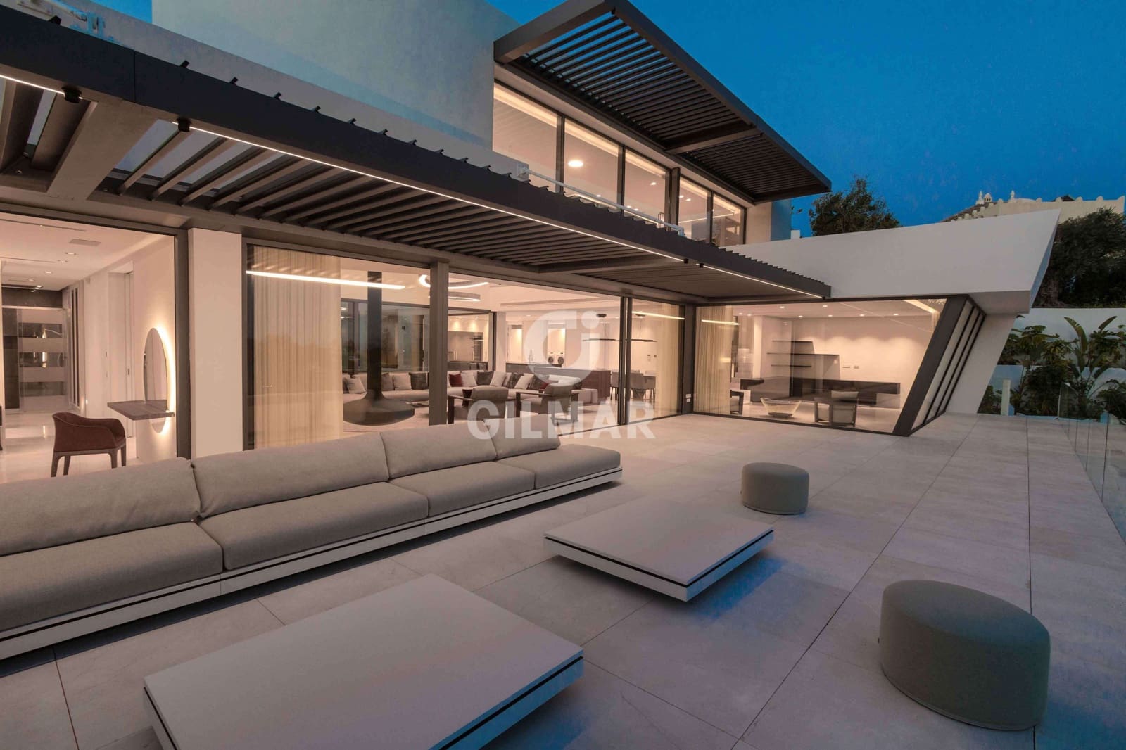 6 slaapkamer Villa te koop in Nueva Andalucia met zwembad garage - € 6.450.000 (Ref: 9747394)