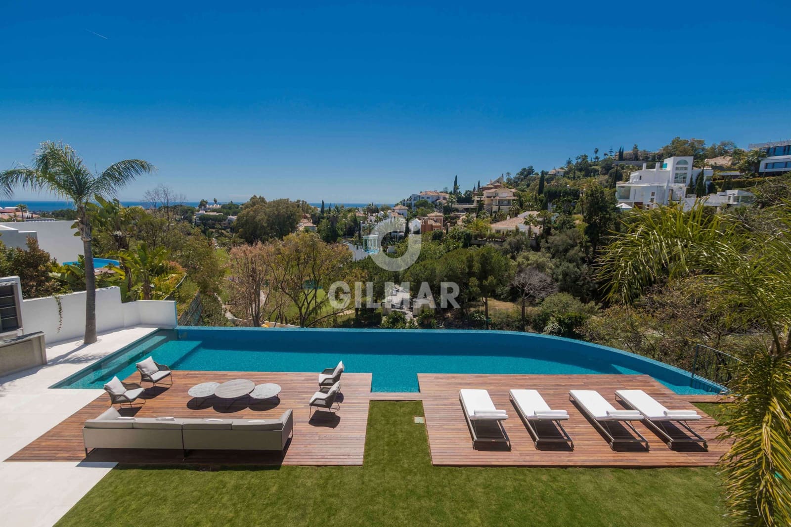 6 slaapkamer Villa te koop in Nueva Andalucia met zwembad garage - € 6.450.000 (Ref: 9747394)
