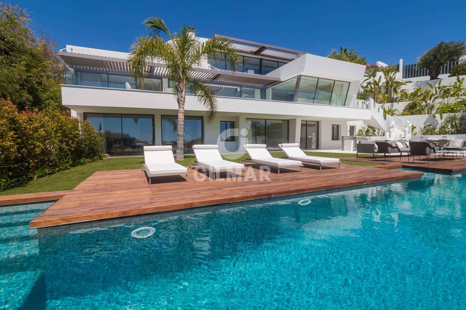 6 slaapkamer Villa te koop in Nueva Andalucia met zwembad garage - € 6.450.000 (Ref: 9747394)