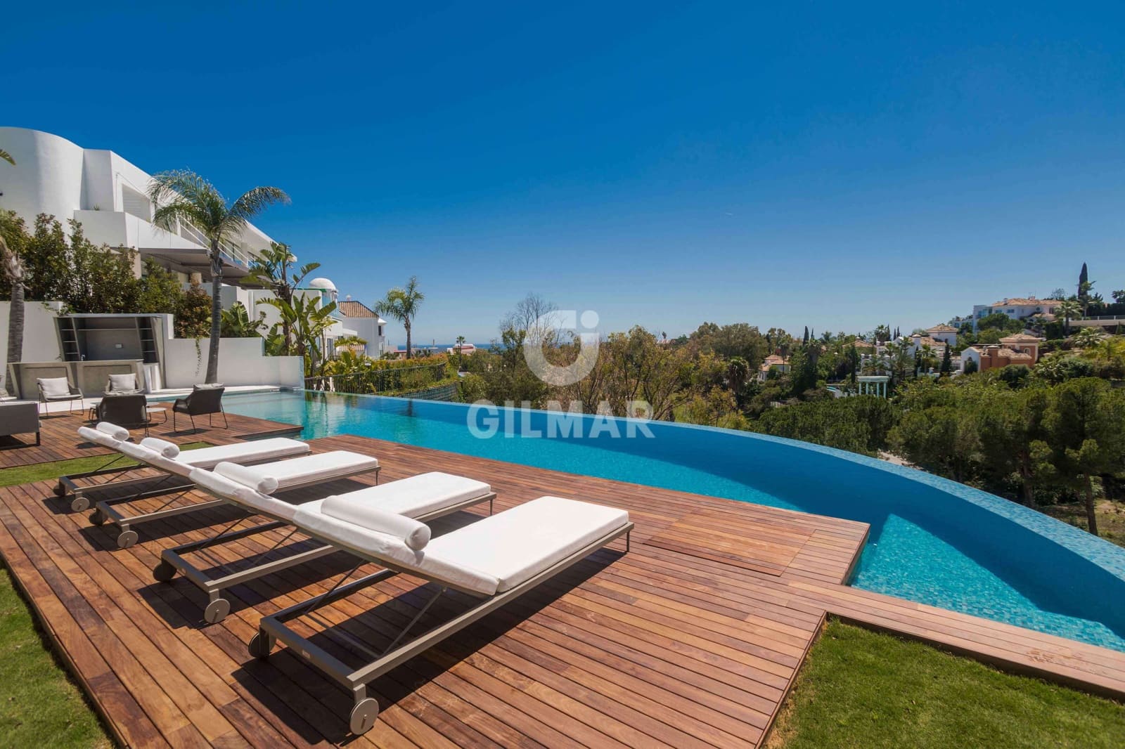 6 slaapkamer Villa te koop in Nueva Andalucia met zwembad garage - € 6.450.000 (Ref: 9747394)
