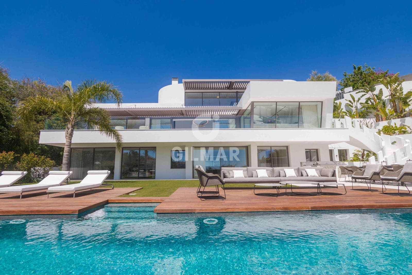 6 slaapkamer Villa te koop in Nueva Andalucia met zwembad garage - € 6.450.000 (Ref: 9747394)