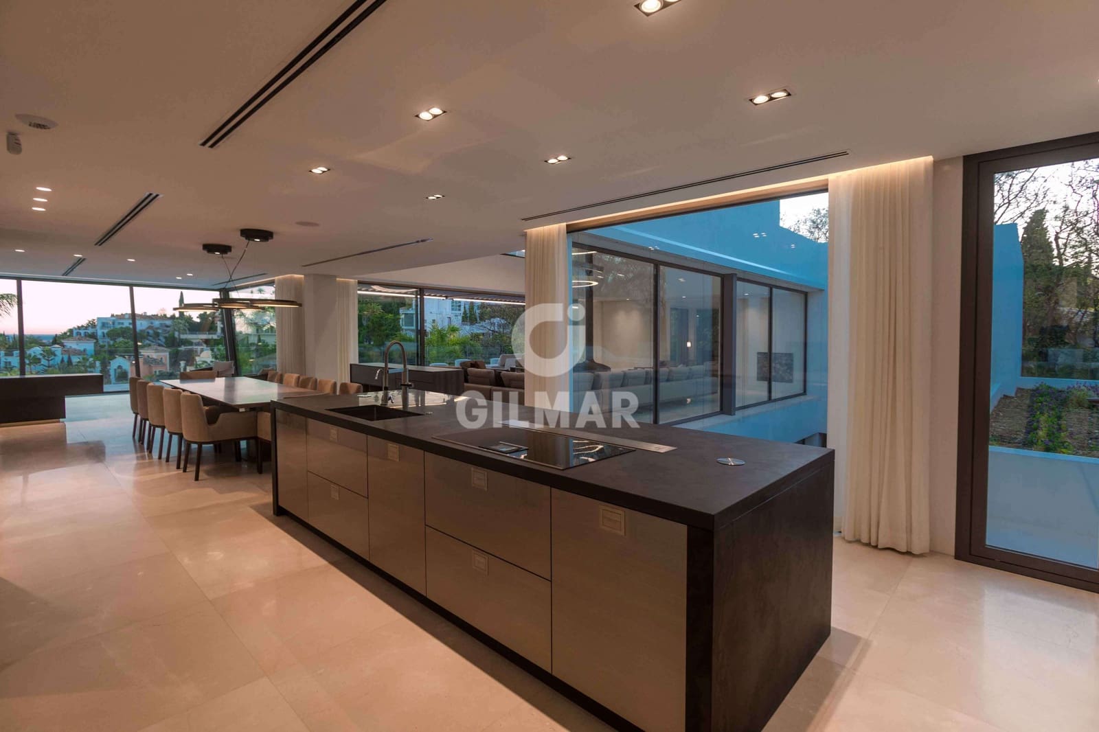 6 slaapkamer Villa te koop in Nueva Andalucia met zwembad garage - € 6.450.000 (Ref: 9747394)