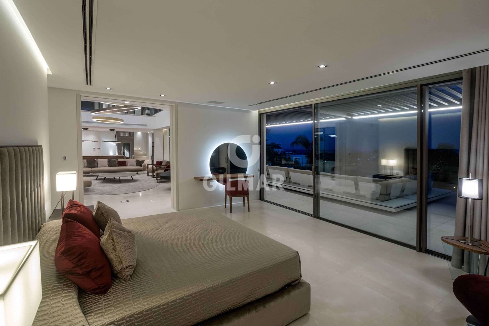 6 slaapkamer Villa te koop in Nueva Andalucia met zwembad garage - € 6.450.000 (Ref: 9747394)