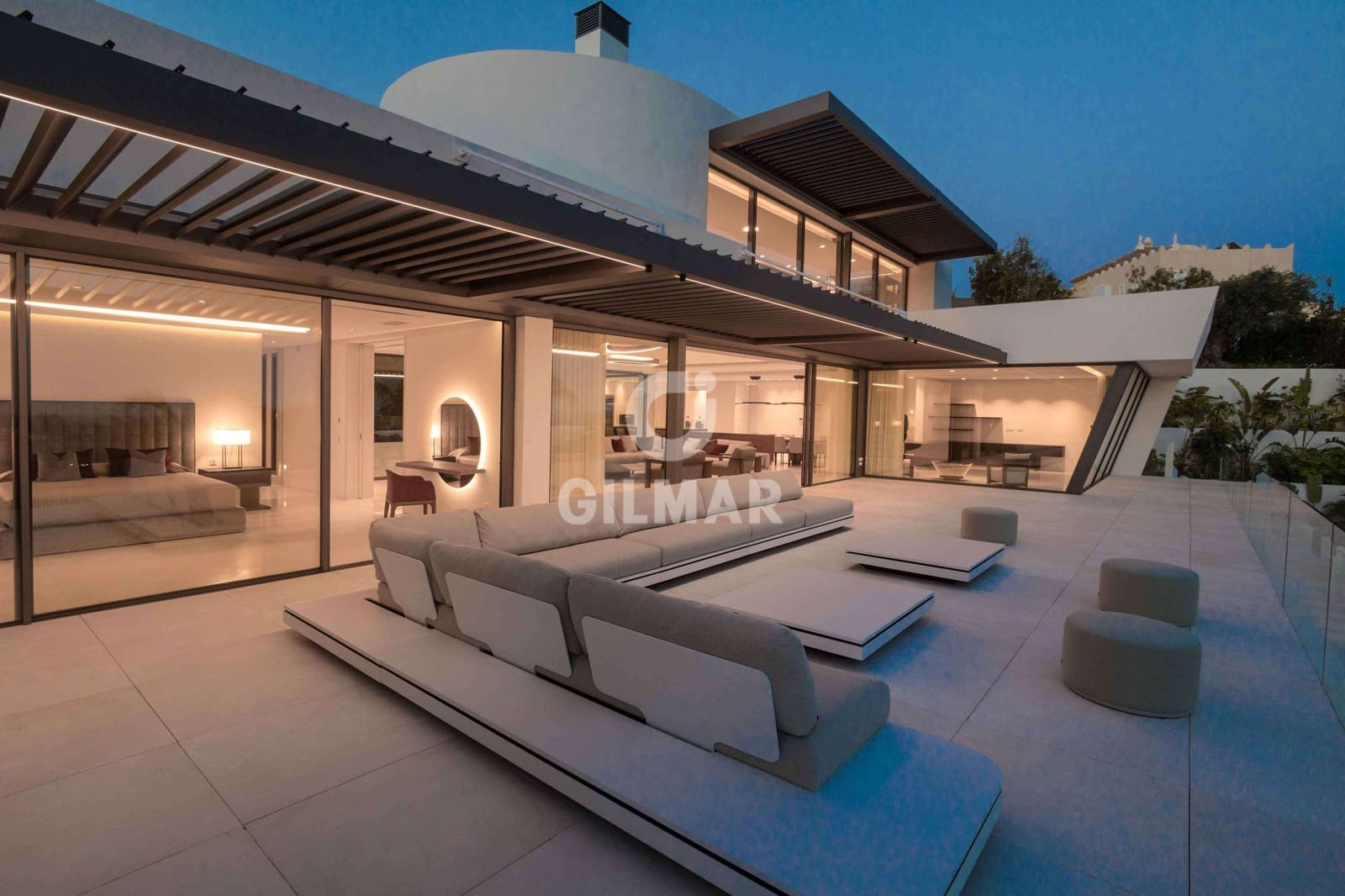 6 slaapkamer Villa te koop in Nueva Andalucia met zwembad garage - € 6.450.000 (Ref: 9747394)