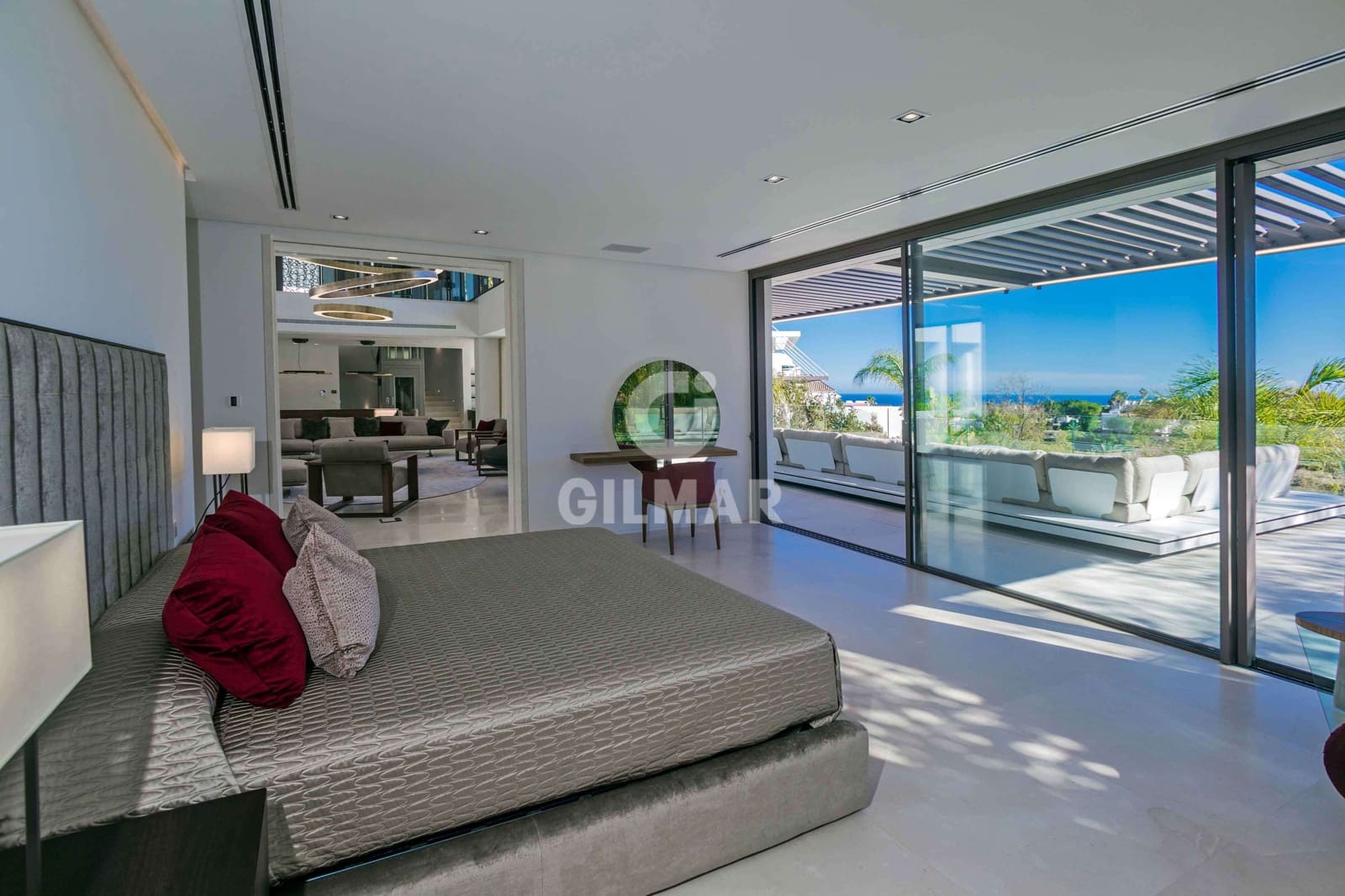 6 slaapkamer Villa te koop in Nueva Andalucia met zwembad garage - € 6.450.000 (Ref: 9747394)