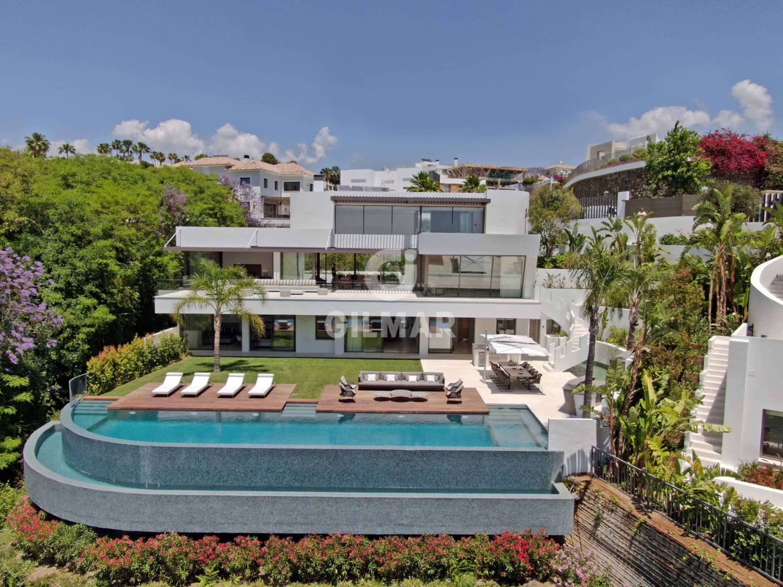 6 slaapkamer Villa te koop in Nueva Andalucia met zwembad garage - € 6.450.000 (Ref: 9747394)