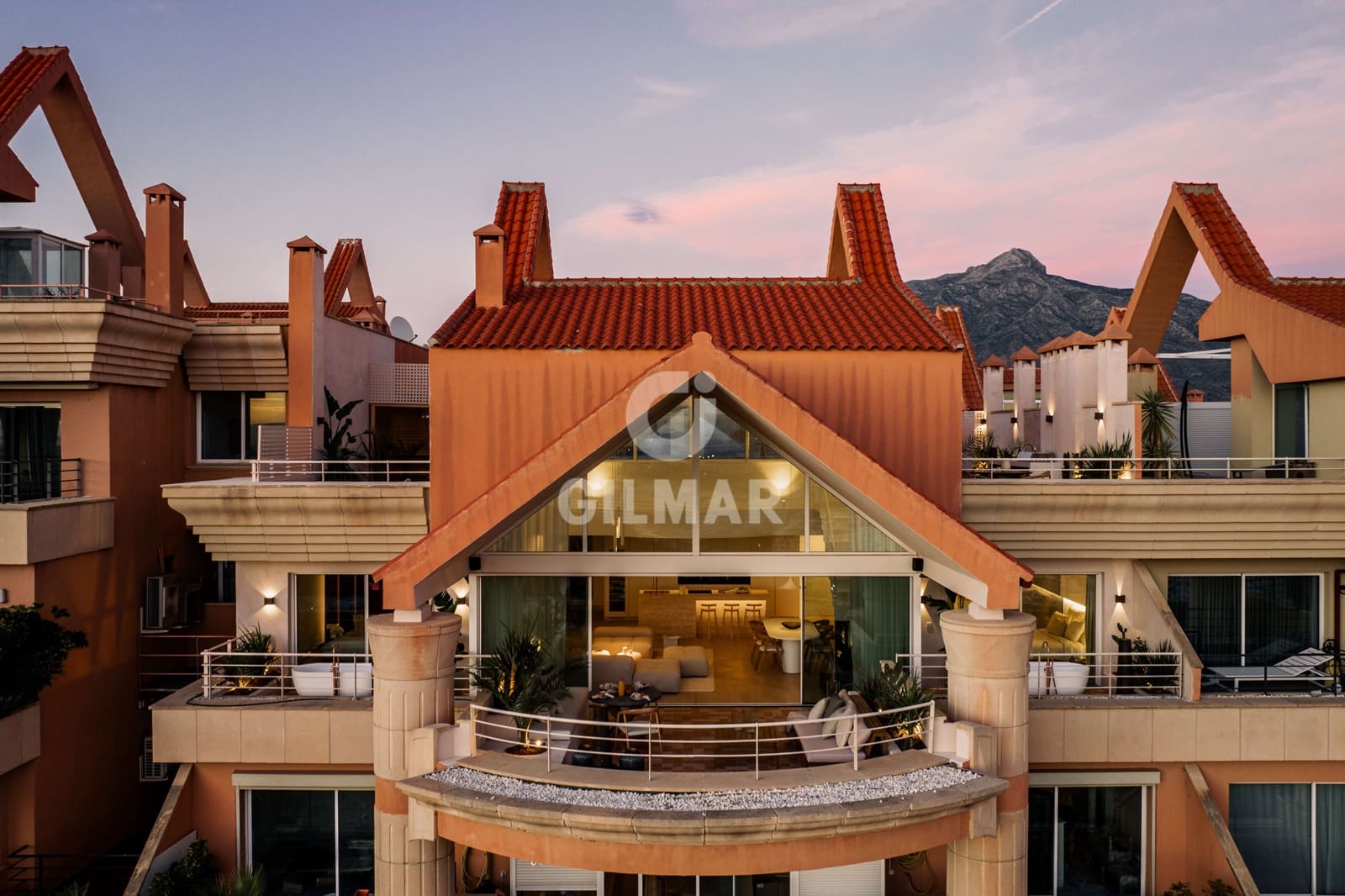 3 Zimmer Penthouse zu verkaufen in Nueva Andalucia mit Pool Garage - 2.495.000 € (Ref: 9747395)