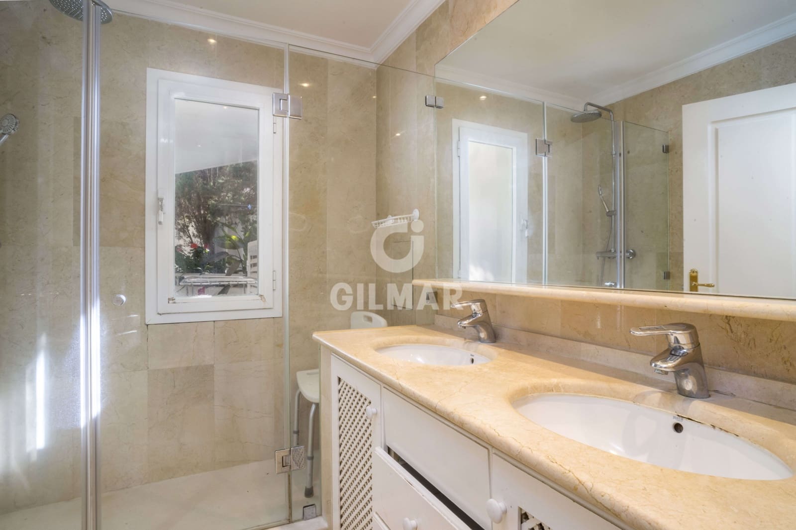 3 Zimmer Wohnung zu verkaufen in Nueva Andalucia mit Pool Garage - 775.000 € (Ref: 9747397)