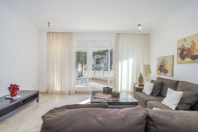 3 chambre Appartement à vendre à Puerto Banus, Marbella avec piscine garage - 775 000 € (Ref: 9747397)