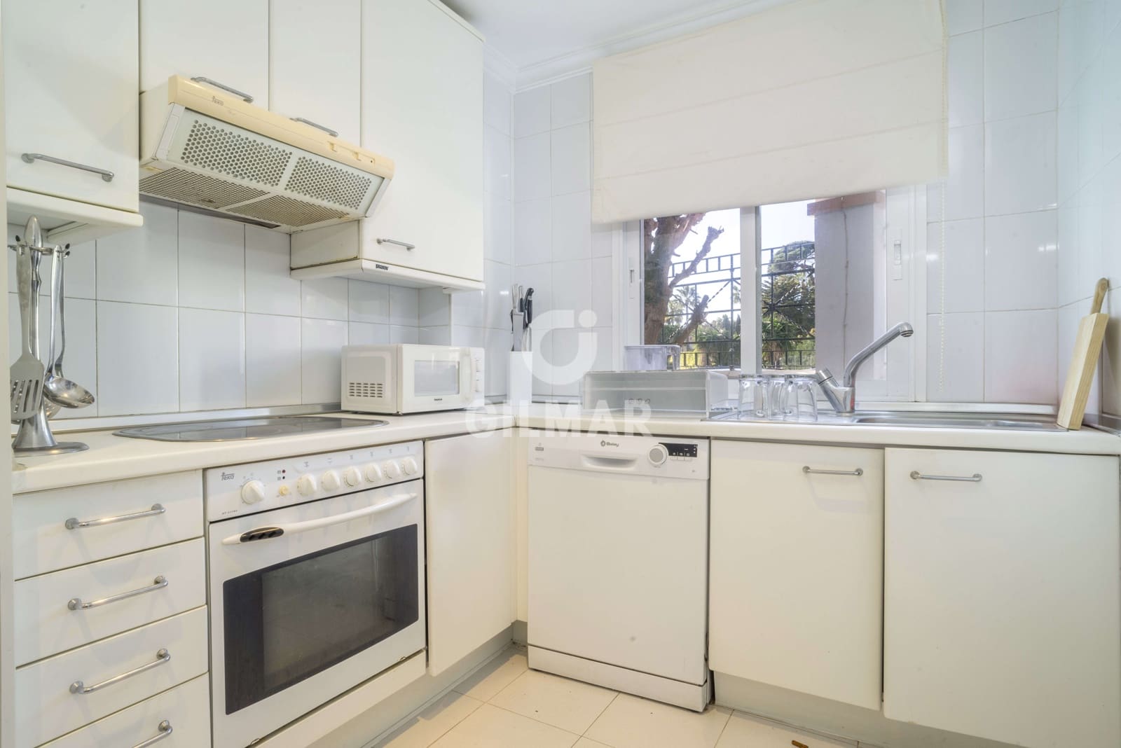 3 Zimmer Wohnung zu verkaufen in Nueva Andalucia mit Pool Garage - 775.000 € (Ref: 9747397)