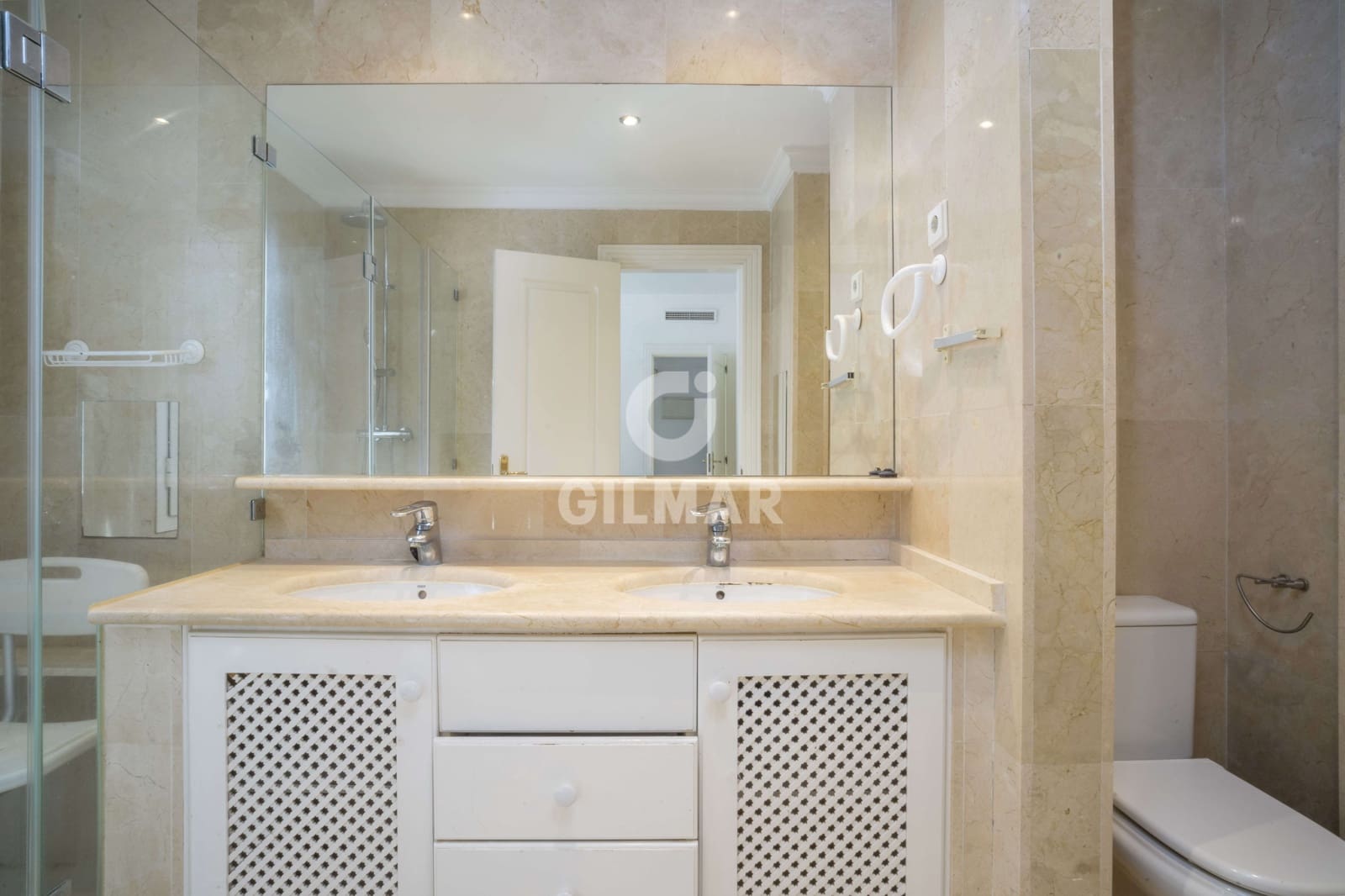 3 Zimmer Wohnung zu verkaufen in Nueva Andalucia mit Pool Garage - 775.000 € (Ref: 9747397)