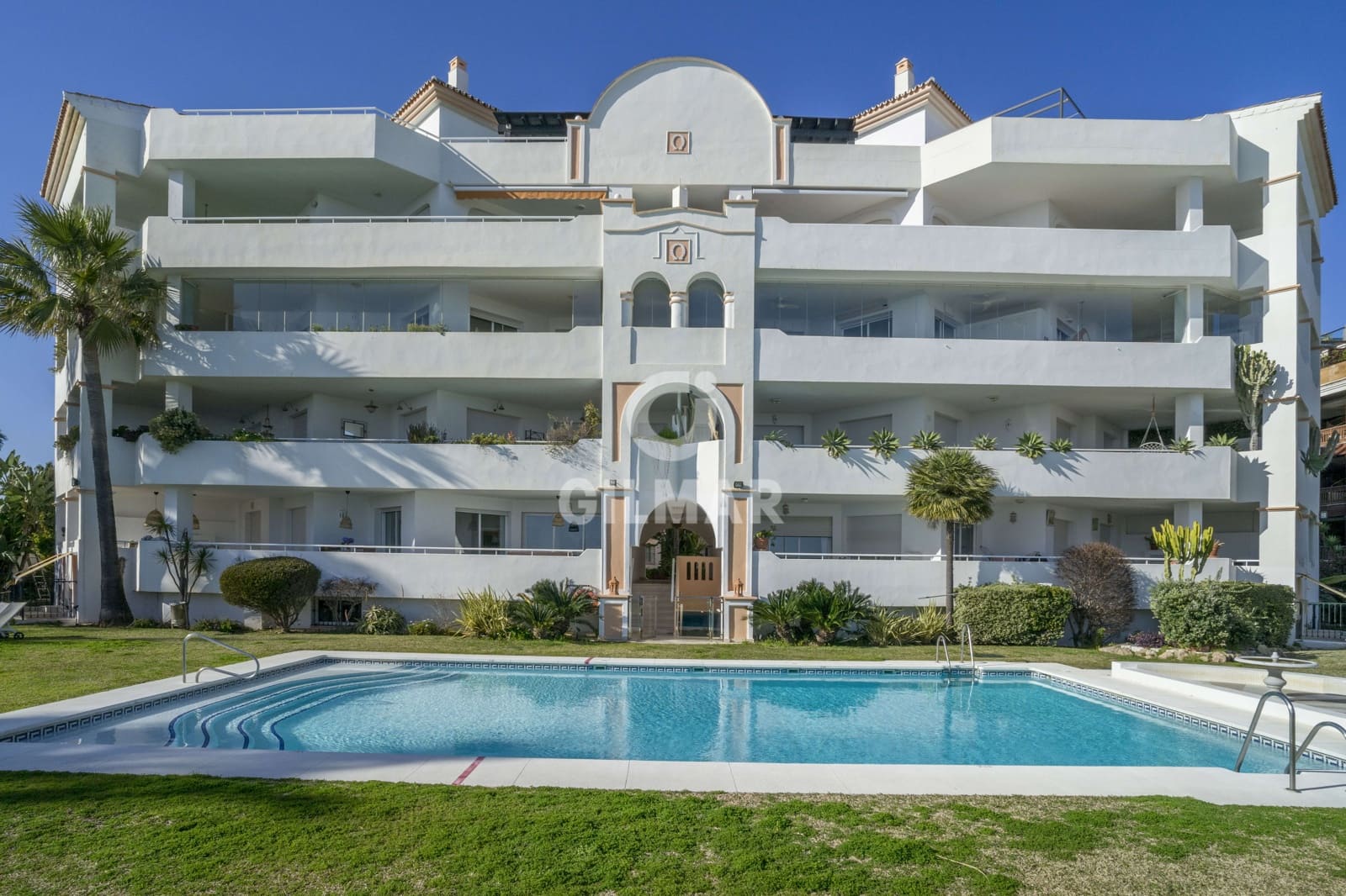 3 Zimmer Wohnung zu verkaufen in Nueva Andalucia mit Pool Garage - 775.000 € (Ref: 9747397)