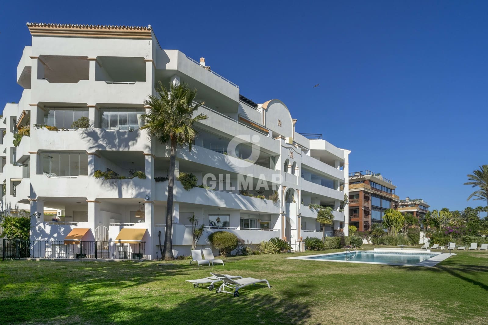 3 Zimmer Wohnung zu verkaufen in Nueva Andalucia mit Pool Garage - 775.000 € (Ref: 9747397)