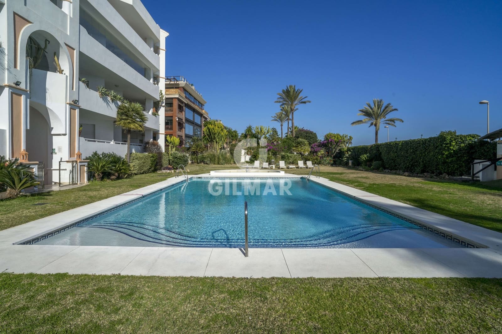 3 Zimmer Wohnung zu verkaufen in Nueva Andalucia mit Pool Garage - 775.000 € (Ref: 9747397)