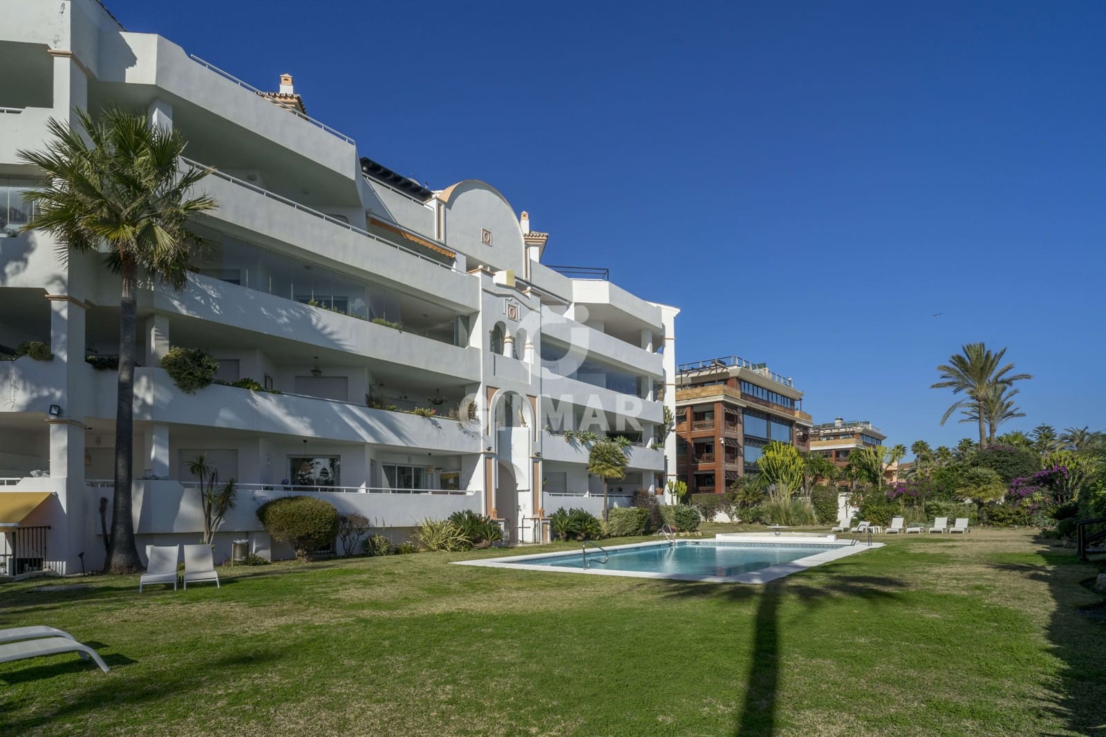3 Zimmer Wohnung zu verkaufen in Nueva Andalucia mit Pool Garage - 775.000 € (Ref: 9747397)