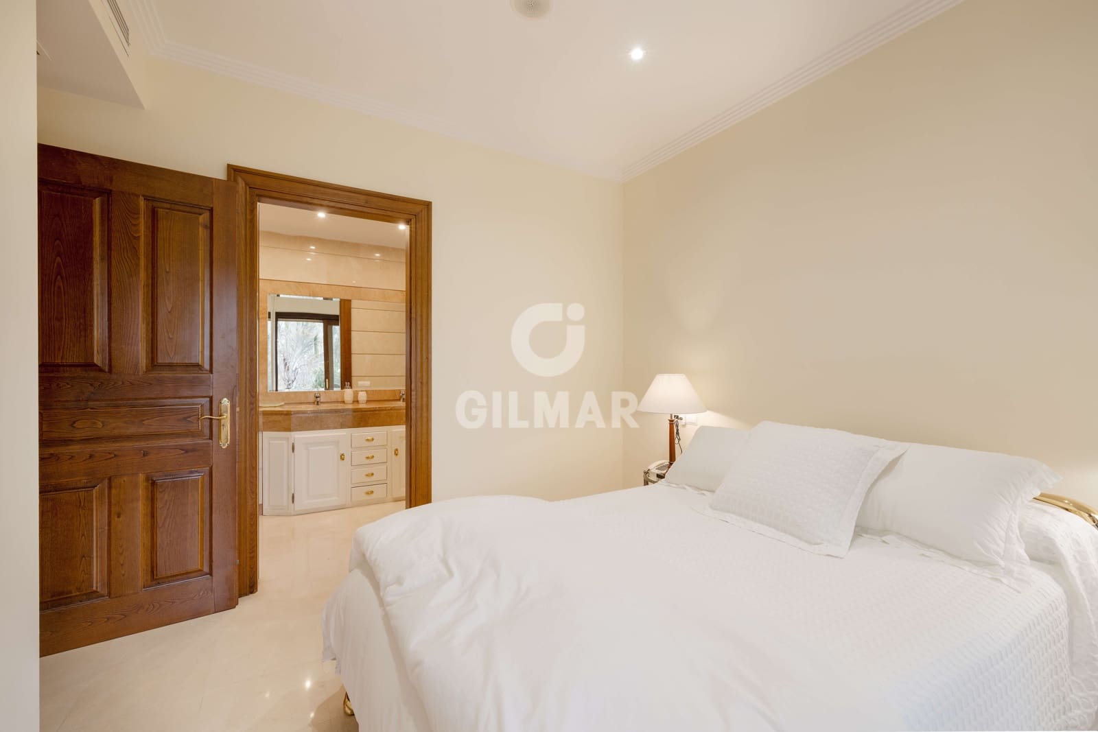 7 soverom Villa til salgs i Benahavis med svømmebasseng garasje - € 2 100 000 (Ref: 9747398)