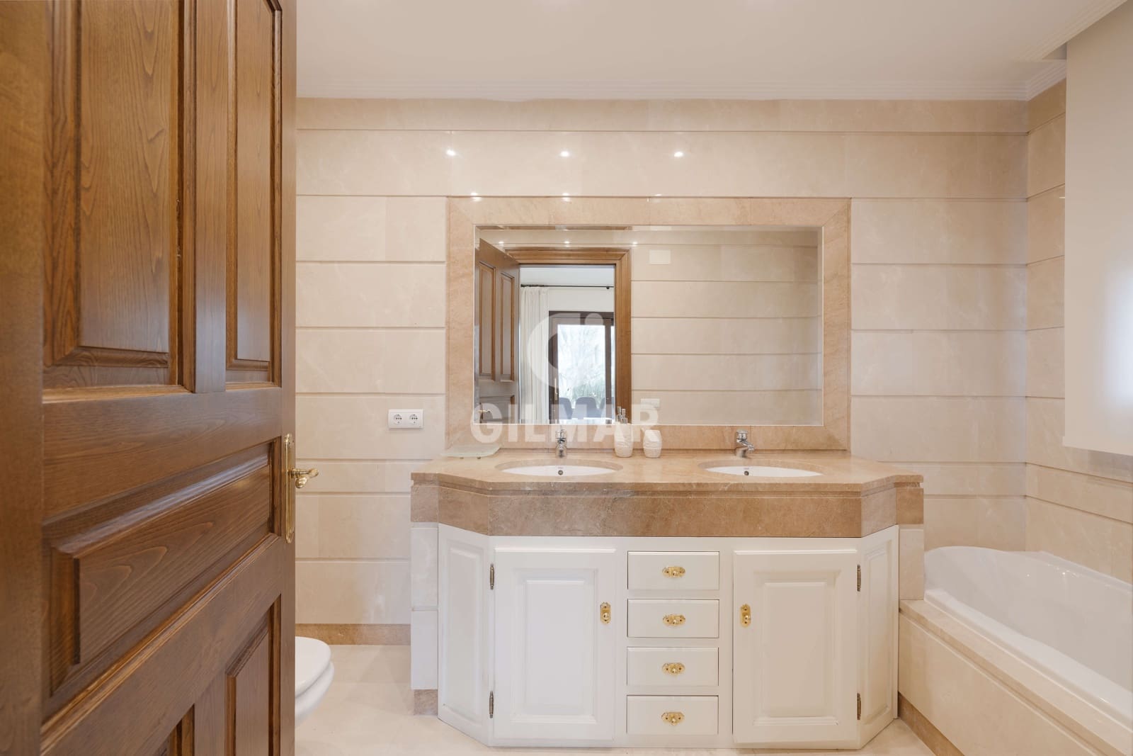 7 soverom Villa til salgs i Benahavis med svømmebasseng garasje - € 2 100 000 (Ref: 9747398)