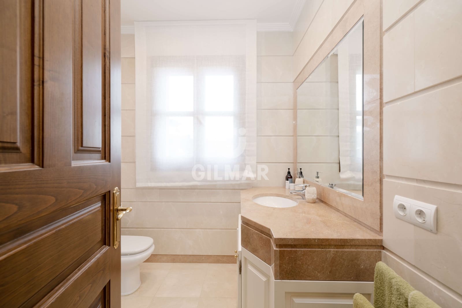 7 soverom Villa til salgs i Benahavis med svømmebasseng garasje - € 2 100 000 (Ref: 9747398)