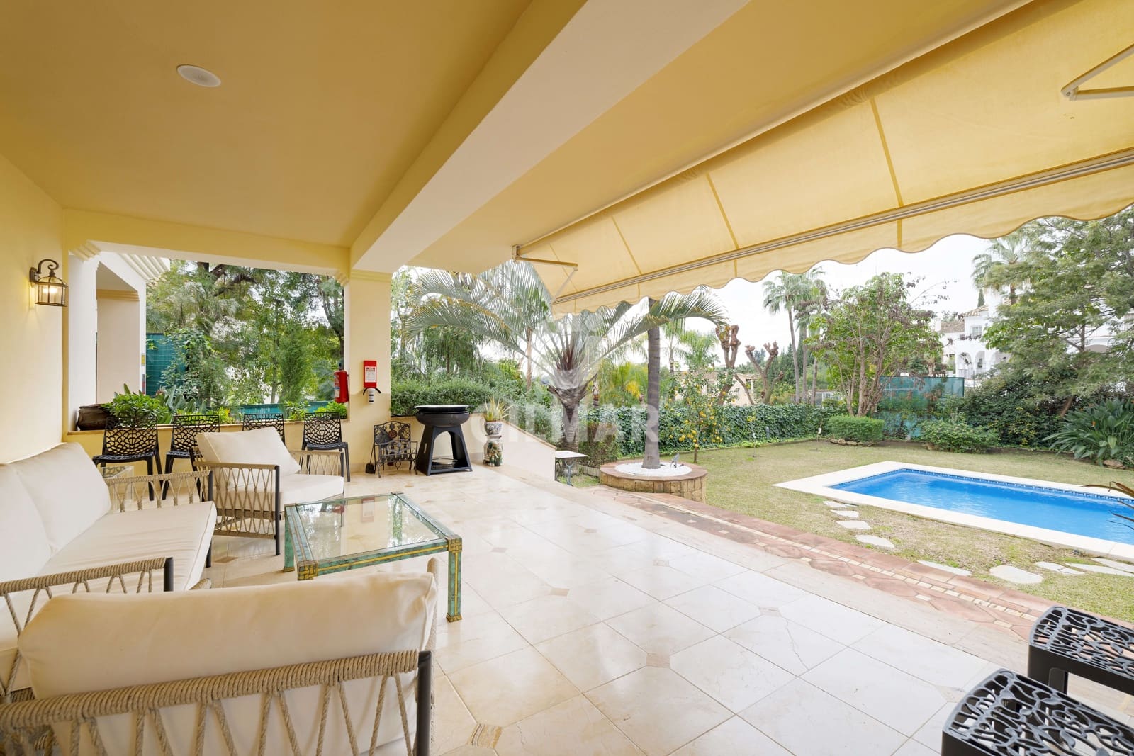 7 soverom Villa til salgs i Benahavis med svømmebasseng garasje - € 2 100 000 (Ref: 9747398)