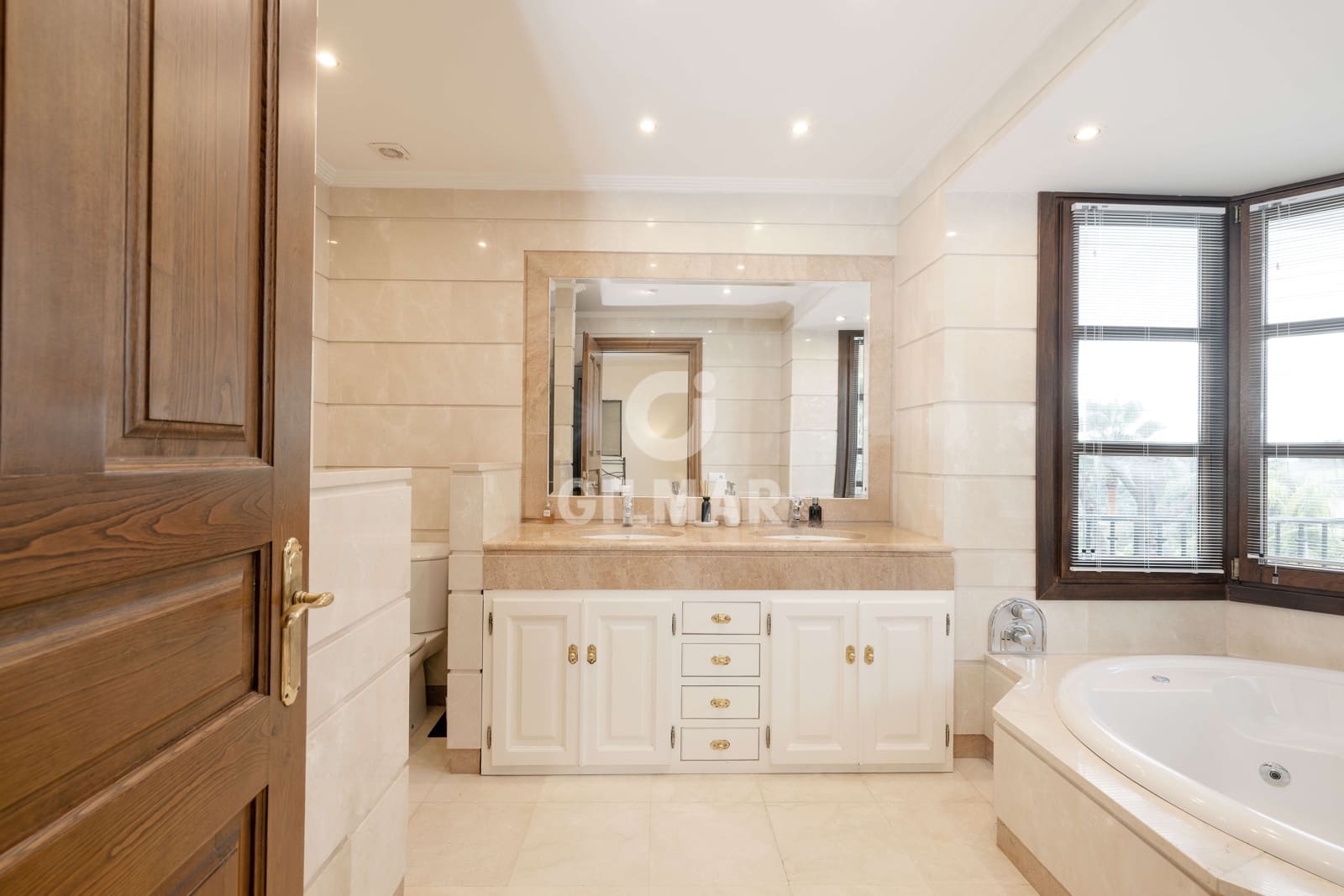 7 soverom Villa til salgs i Benahavis med svømmebasseng garasje - € 2 100 000 (Ref: 9747398)