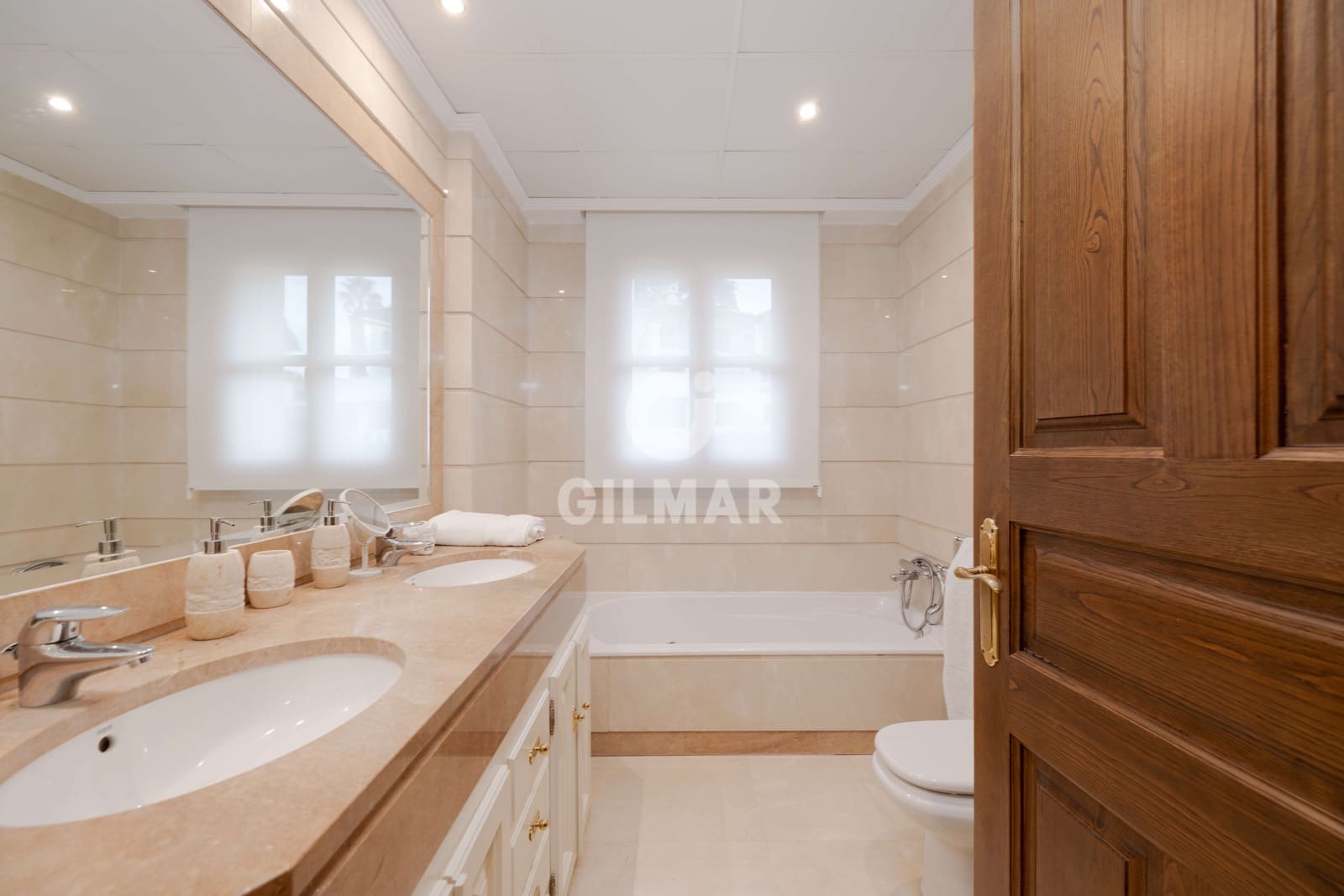 7 soverom Villa til salgs i Benahavis med svømmebasseng garasje - € 2 100 000 (Ref: 9747398)