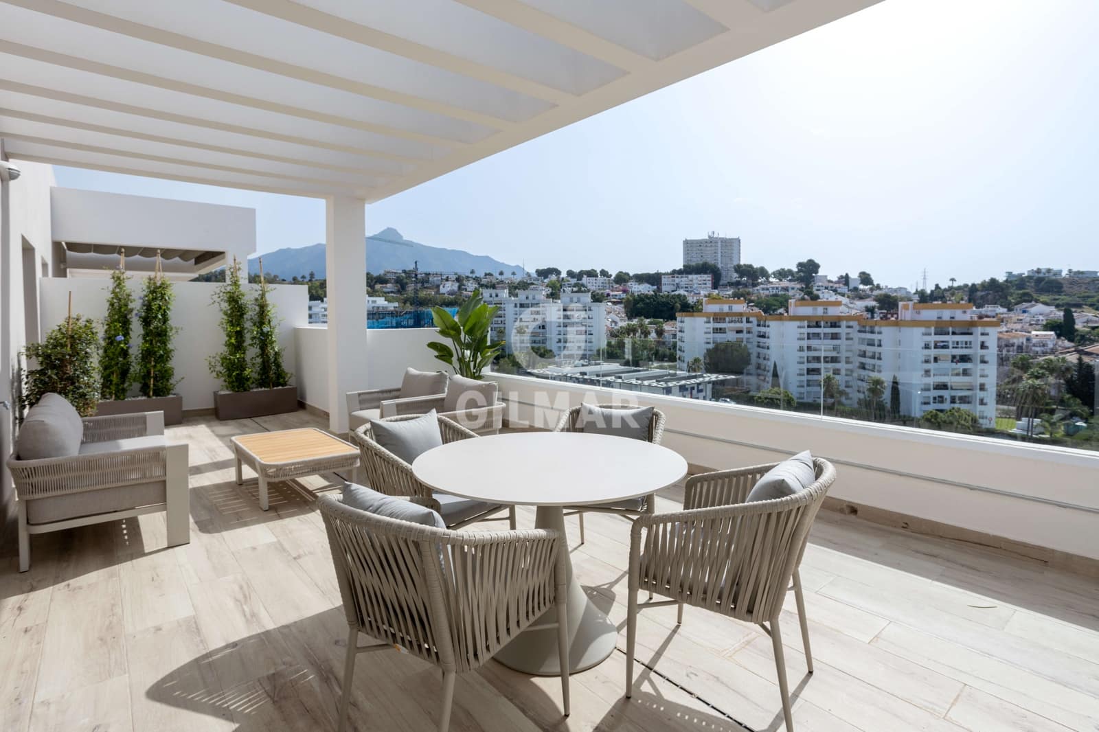 2 sypialnia Penthouse na sprzedaż w Nueva Andalucia z basenem garażem - 890 000 € (Ref: 9747401)