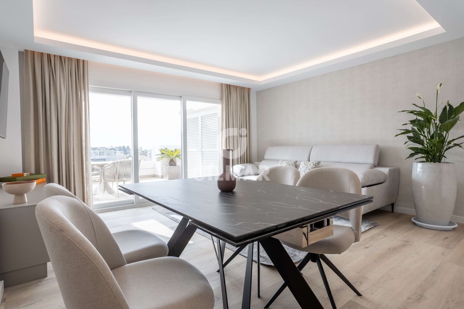 2 sypialnia Penthouse na sprzedaż w Nueva Andalucia z basenem garażem - 890 000 € (Ref: 9747401)